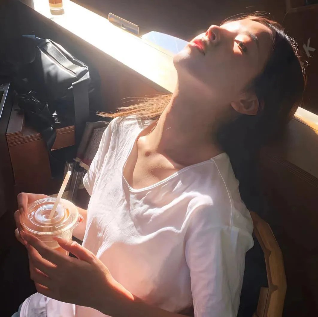 小象西娜 海报
